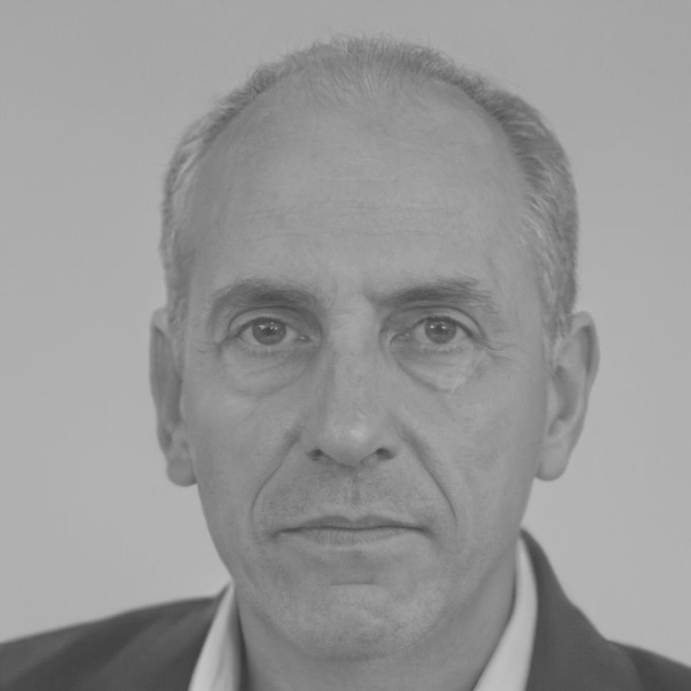 Retrato de Héctor Villalobos